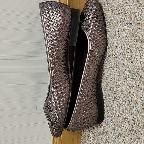 Donald Pliner, Juliet Ballet Flat In Pewter Sz 8. Leather Upper And Soles. NWOT - Picture 3 of 5